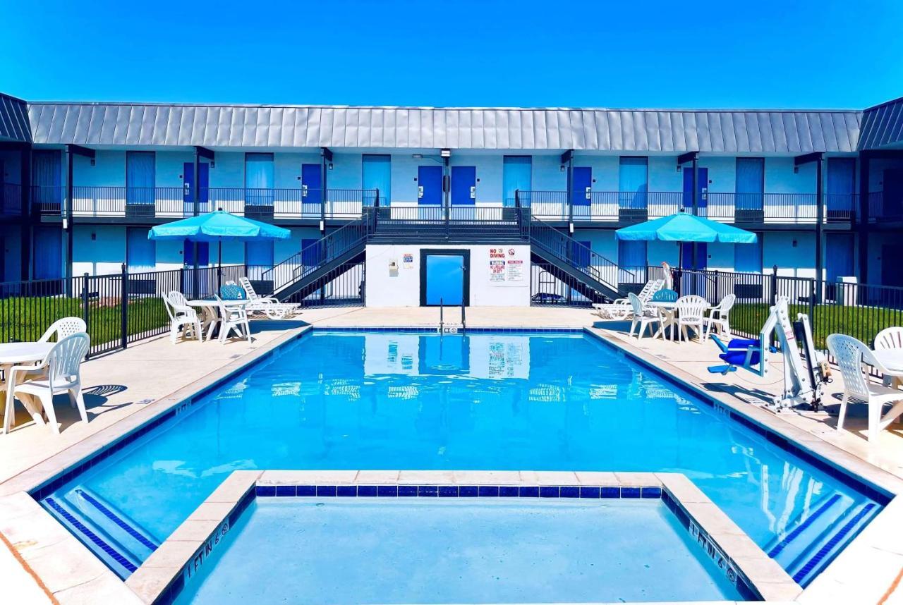 Days Inn By Wyndham Burleson Ft. Worth Buitenkant foto